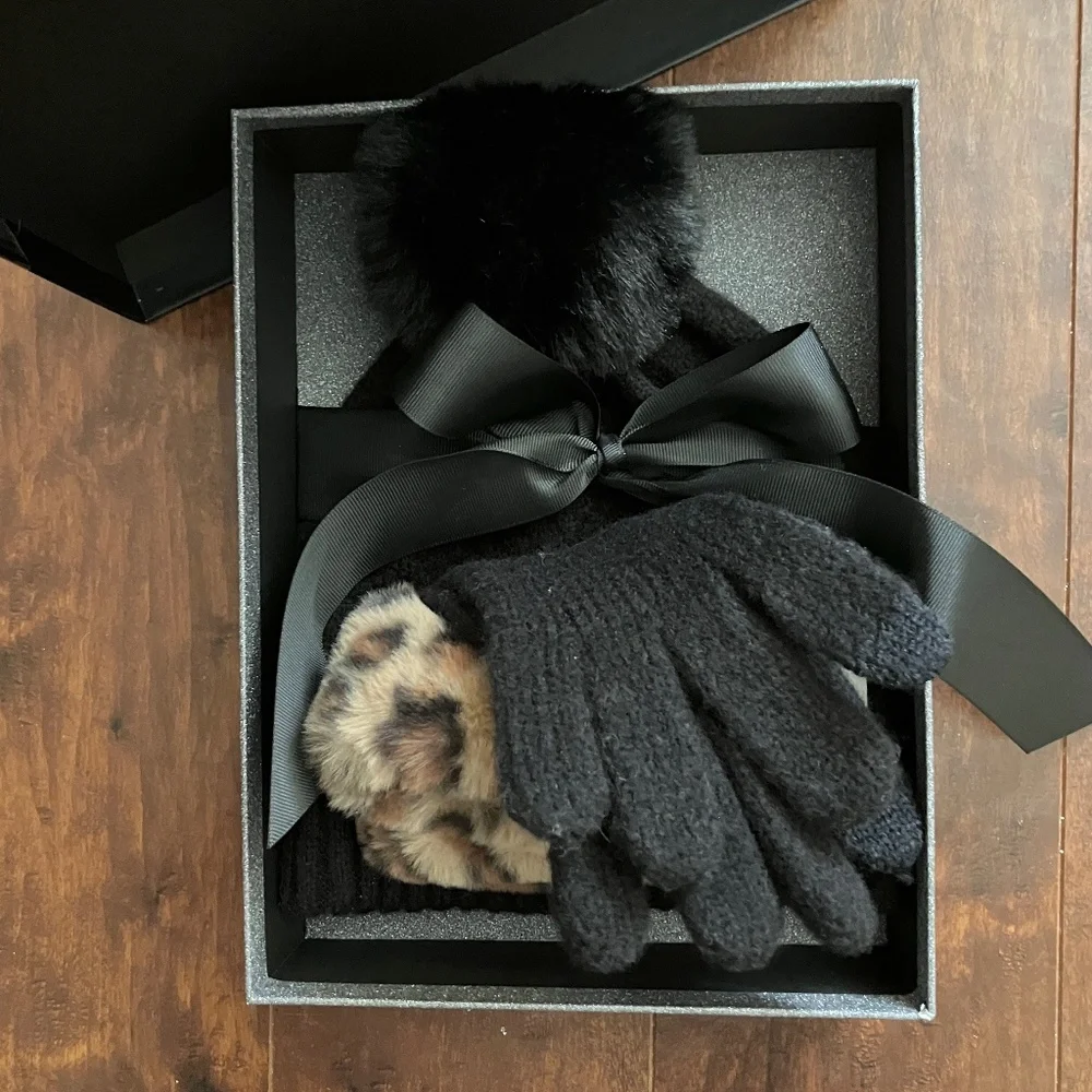 INC International Concepts Leopard Faux Fur Trim Gloves Ribbed Knit Pom Beanie